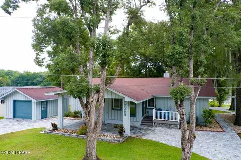 55042 Riverview Dr, Astor, FL 32102