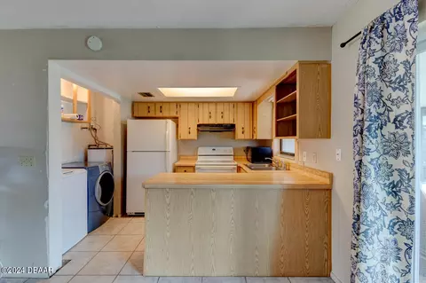 Kitchen - 711 Egret Ct, Edgewater, FL 32141 photo 1 of 2