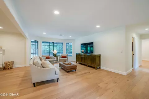 Living - 49 River Ridge Trl, Ormond Beach, FL 32174 photo 1 of 2