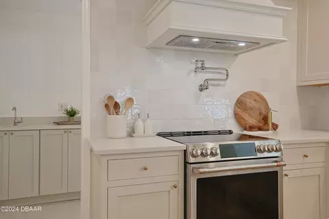 Kitchen - 49 River Ridge Trl, Ormond Beach, FL 32174 photo 5 of 6