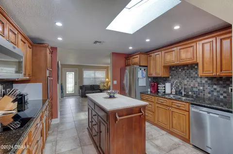 Kitchen - 65 Sunny Shore Dr, Ormond Beach, FL 32176 photo 3 of 4