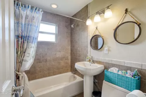 Bath - 65 Sunny Shore Dr, Ormond Beach, FL 32176 photo 4 of 4