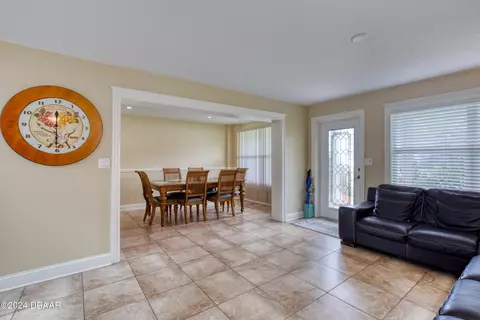 Dining - 65 Sunny Shore Dr, Ormond Beach, FL 32176 photo 2 of 4