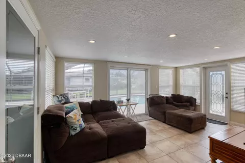 Living - 65 Sunny Shore Dr, Ormond Beach, FL 32176 photo 3 of 4