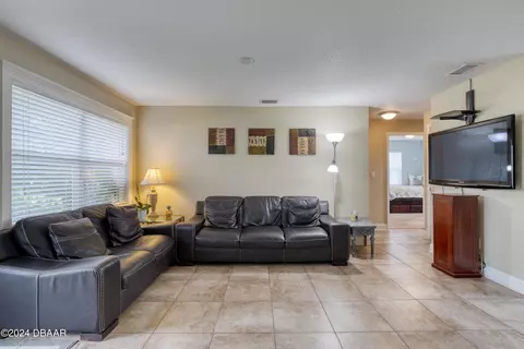 Living - 65 Sunny Shore Dr, Ormond Beach, FL 32176 photo 2 of 4