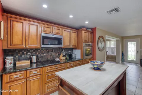 Kitchen - 65 Sunny Shore Dr, Ormond Beach, FL 32176 photo 4 of 4