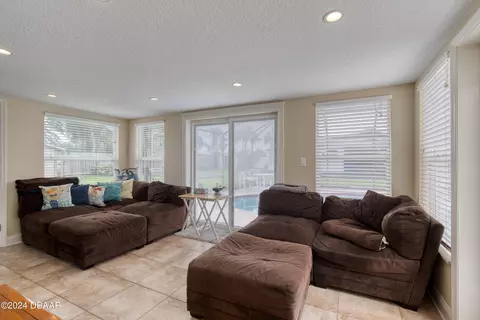 Living - 65 Sunny Shore Dr, Ormond Beach, FL 32176 photo 4 of 4