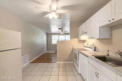 Kitchen - 44 Alamanda Dr, Ormond Beach, FL 32176 photo 2 of 2