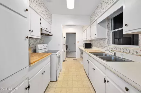 Kitchen - 111 Ray Mar Dr, Ormond Beach, FL 32176 photo 1 of 4