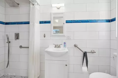 Bath - 111 Ray Mar Dr, Ormond Beach, FL 32176 photo 1 of 4