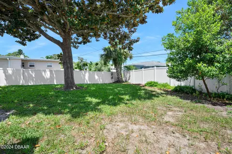 Exterior - 111 Ray Mar Dr, Ormond Beach, FL 32176 photo 4 of 7