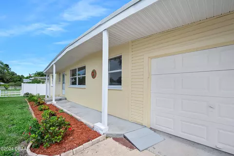 Exterior - 111 Ray Mar Dr, Ormond Beach, FL 32176 photo 2 of 7