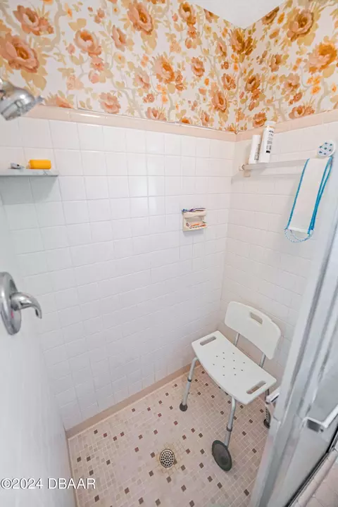 Bath - 841 W River Oak Dr, Ormond Beach, FL 32174 photo 2 of 3