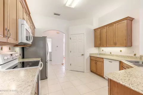 Kitchen - 3611 Mallow Dr, Ormond Beach, FL 32174 photo 5 of 5