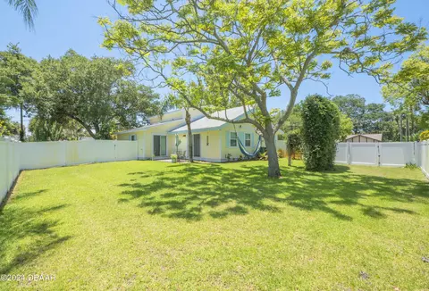 Exterior - 1 Castle Manor Dr, Ormond Beach, FL 32174 photo 6 of 8