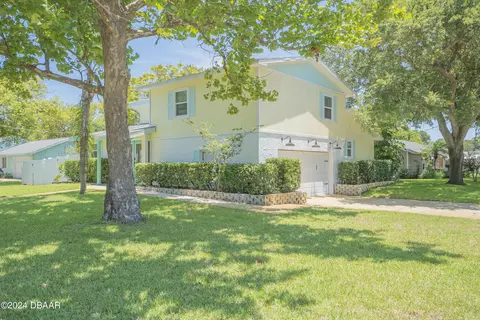 Exterior - 1 Castle Manor Dr, Ormond Beach, FL 32174 photo 2 of 8