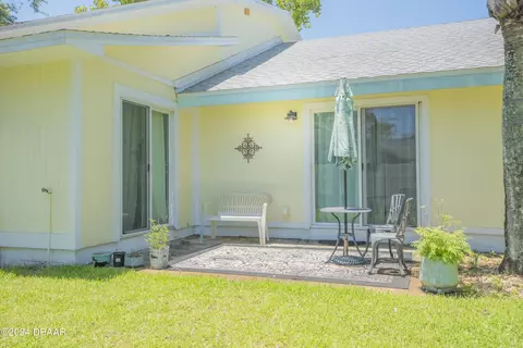 Exterior - 1 Castle Manor Dr, Ormond Beach, FL 32174 photo 5 of 8