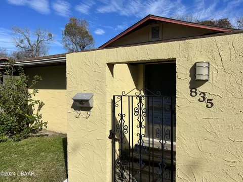 833835 Grove Ave, Daytona Beach, FL 32117