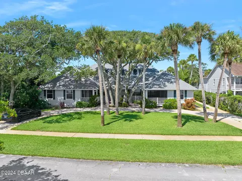 1676 Riverside Dr, Holly Hill, FL 32117