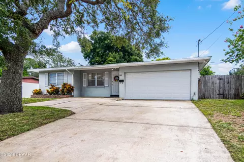 1503 Derbyshire Rd, Daytona Beach, FL 32117