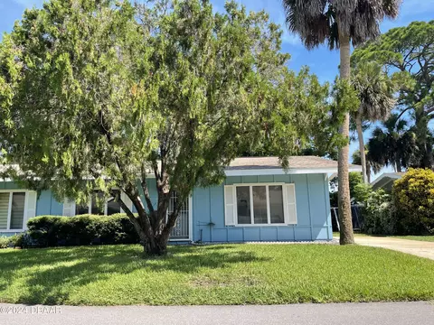 2 Country Club Dr, New Smyrna Beach, FL 32168