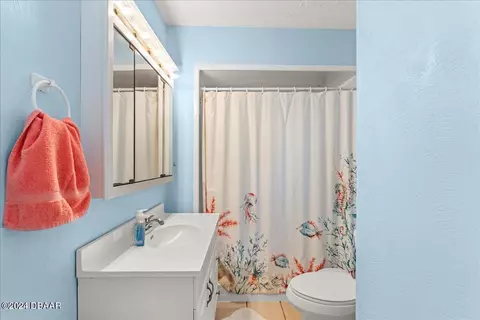 Bath - 1132 Landers St, Ormond Beach, FL 32174 photo 2 of 2