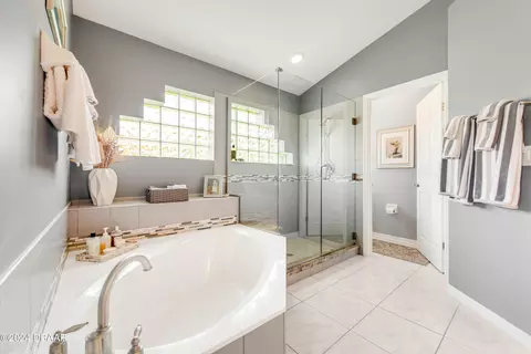 Bath - 906 Woodstream Ln, Ormond Beach, FL 32174 photo 3 of 3