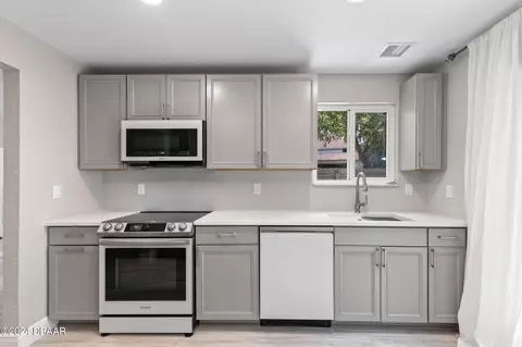 Kitchen - 236 Pine Cone Trl, Ormond Beach, FL 32174 photo 2 of 5