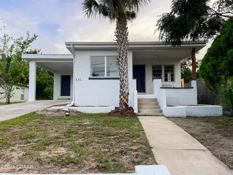 828 Pinewood St, Daytona Beach, FL 32117