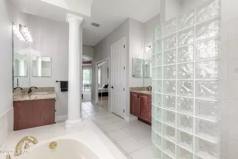 Bath - 1456 Kilrush Dr, Ormond Beach, FL 32174 photo 2 of 6