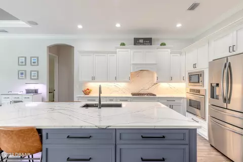 Kitchen - 1456 Kilrush Dr, Ormond Beach, FL 32174 photo 4 of 5