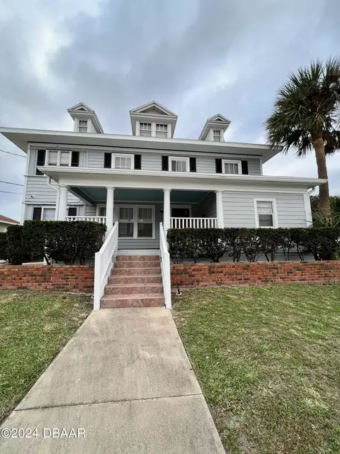 431 N Grandview Ave, Daytona Beach, FL 32118