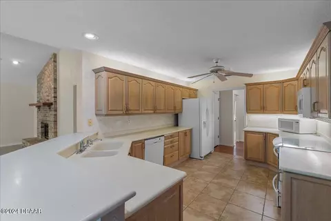 Kitchen - 41 Forest View Way, Ormond Beach, FL 32174 photo 5 of 5