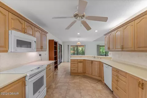 Kitchen - 41 Forest View Way, Ormond Beach, FL 32174 photo 1 of 5