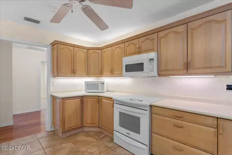 Kitchen - 41 Forest View Way, Ormond Beach, FL 32174 photo 3 of 5