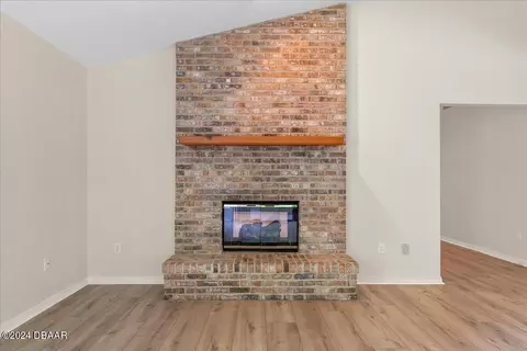 Living - 41 Forest View Way, Ormond Beach, FL 32174 photo 8 of 11
