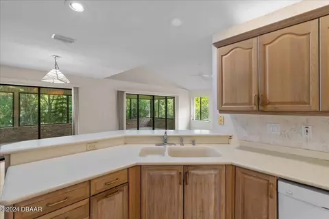 Kitchen - 41 Forest View Way, Ormond Beach, FL 32174 photo 4 of 5