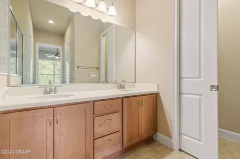 Bath - 807 Aldenham Ln, Ormond Beach, FL 32174 photo 1 of 3