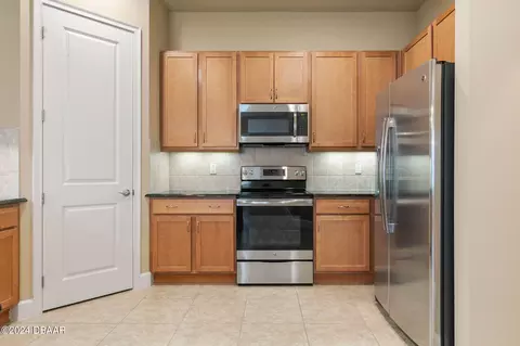 Kitchen - 807 Aldenham Ln, Ormond Beach, FL 32174 photo 2 of 5