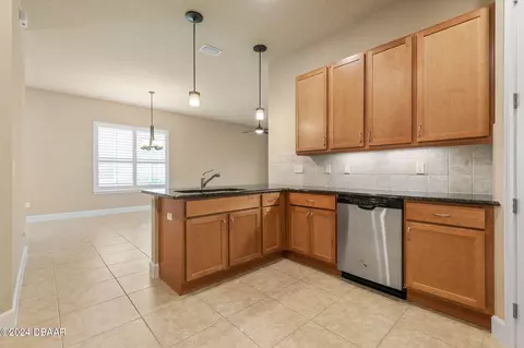Kitchen - 807 Aldenham Ln, Ormond Beach, FL 32174 photo 4 of 5