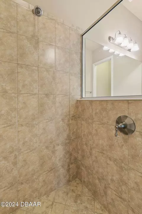 Bath - 807 Aldenham Ln, Ormond Beach, FL 32174 photo 2 of 3