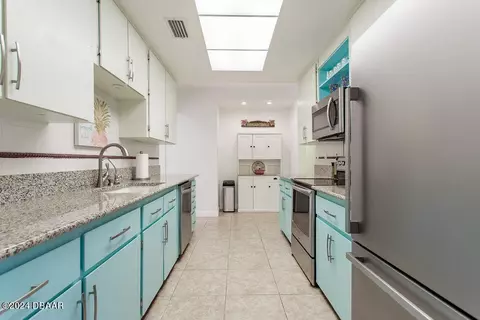 Kitchen - 40 Standish Dr, Ormond Beach, FL 32176 photo 3 of 3