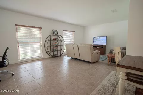 Living - 40 Standish Dr, Ormond Beach, FL 32176 photo 2 of 5