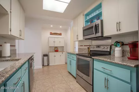 Kitchen - 40 Standish Dr, Ormond Beach, FL 32176 photo 1 of 3