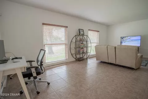 Living - 40 Standish Dr, Ormond Beach, FL 32176 photo 1 of 5