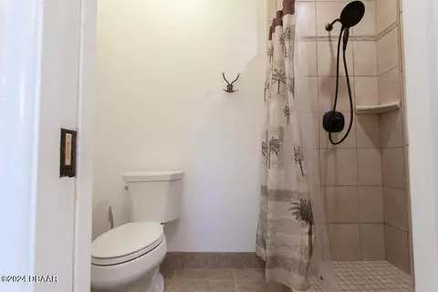 Bath - 40 Standish Dr, Ormond Beach, FL 32176 photo 2 of 4