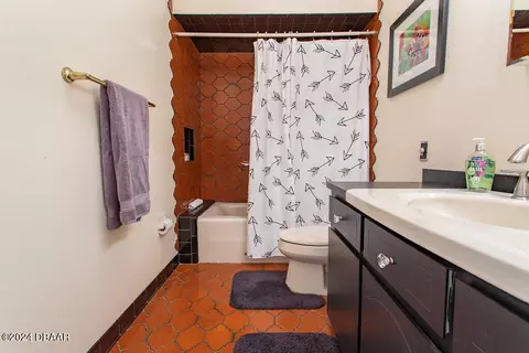 Bath - 40 Standish Dr, Ormond Beach, FL 32176 photo 3 of 4