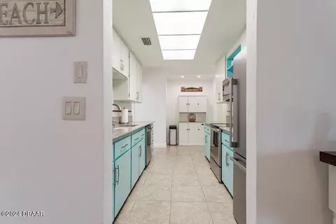 Kitchen - 40 Standish Dr, Ormond Beach, FL 32176 photo 2 of 3
