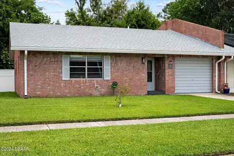 910 New Castle Ct, Daytona Beach, FL 32117