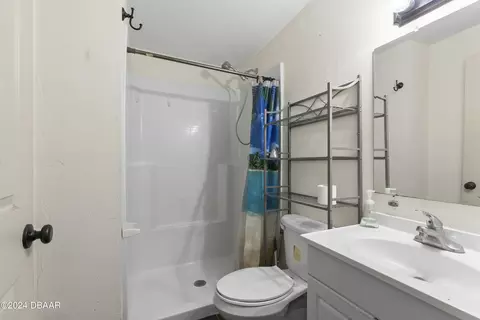 Bath - 702 Cordova Ave, Ormond Beach, FL 32174 photo 1 of 2